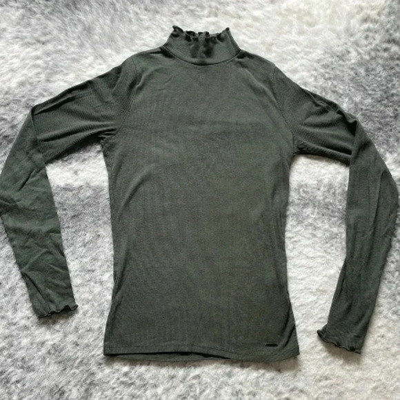🔥4/$20 Hollister  Ruffle Turtleneck - Picture 1 of 12
